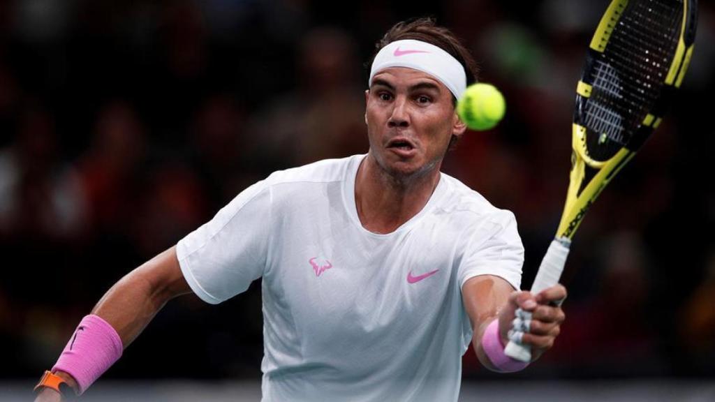 Nadal, voleando ante Mannarino en París.