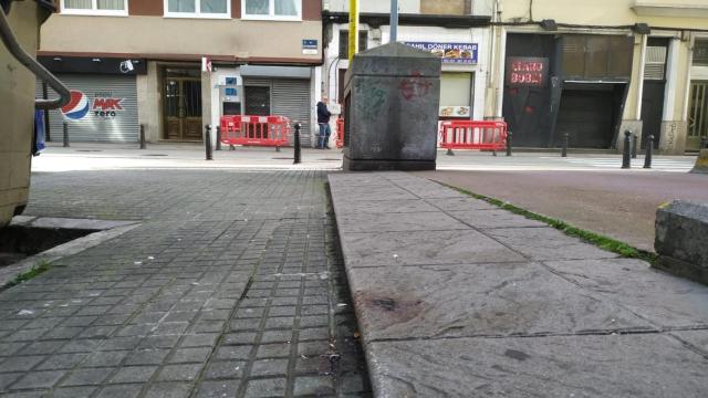 La sangre continúa, 72 horas después, visible en el lugar de los hechos.