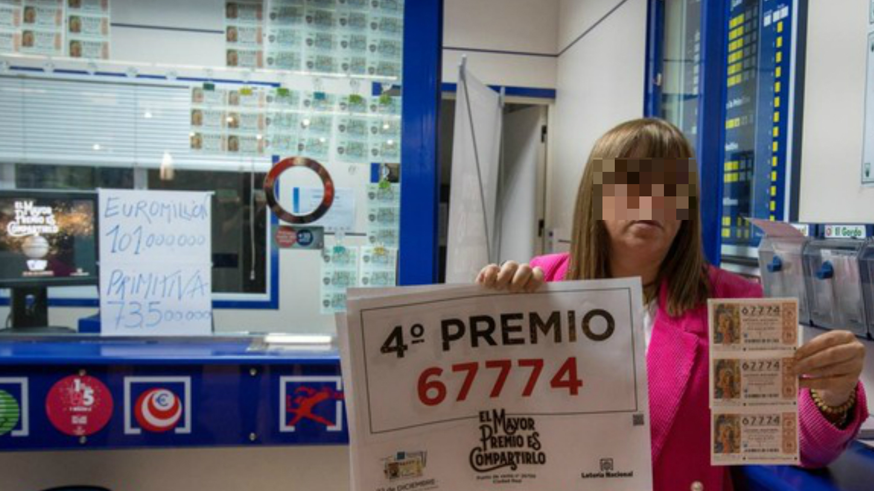 Consuelo Sierra -Chelo- cuando se entregó en su Administración el cuarto premio de la Lotería de Navidad.