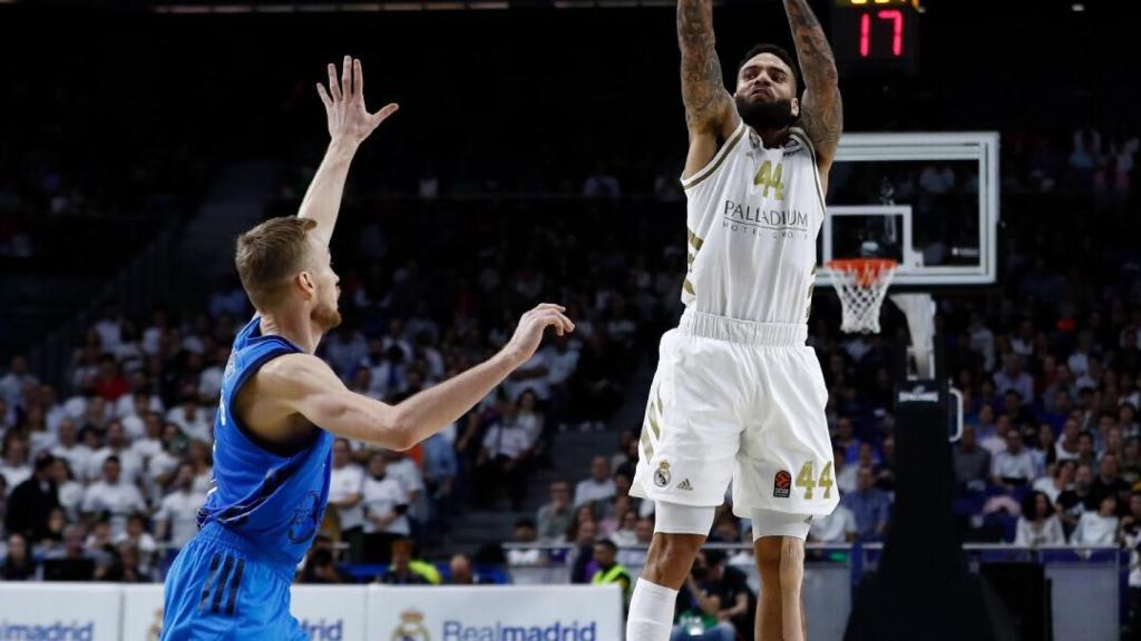 Taylor lanza a canasta durante el partido entre el Real Madrid y el ALBA Berlín