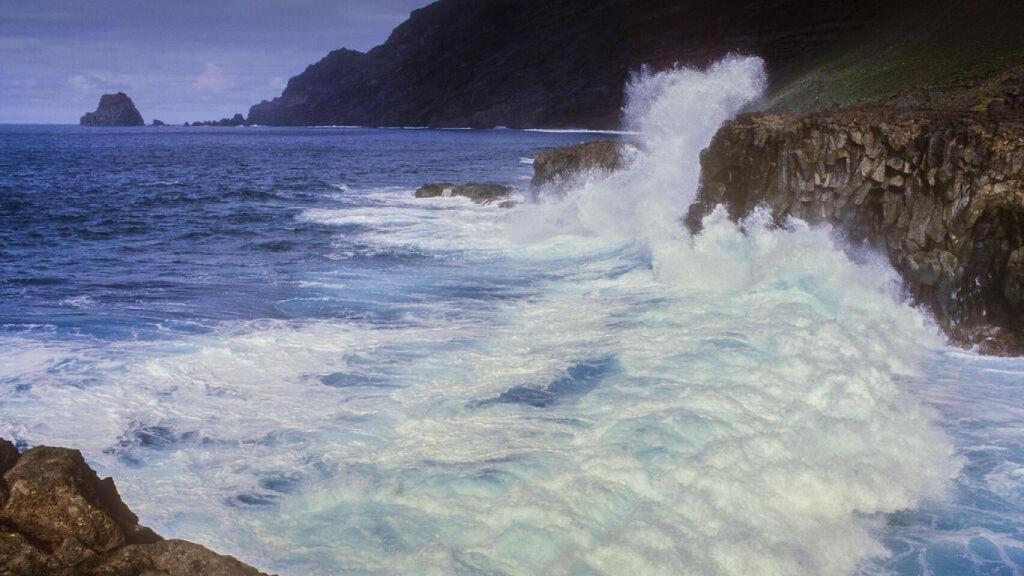 La costa coruñesa estará este sábado en alerta naranja