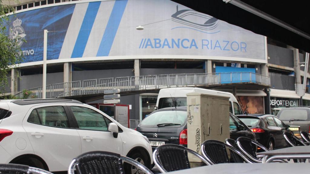 Esquina de la calle Manuel Murguía, frente al estadio