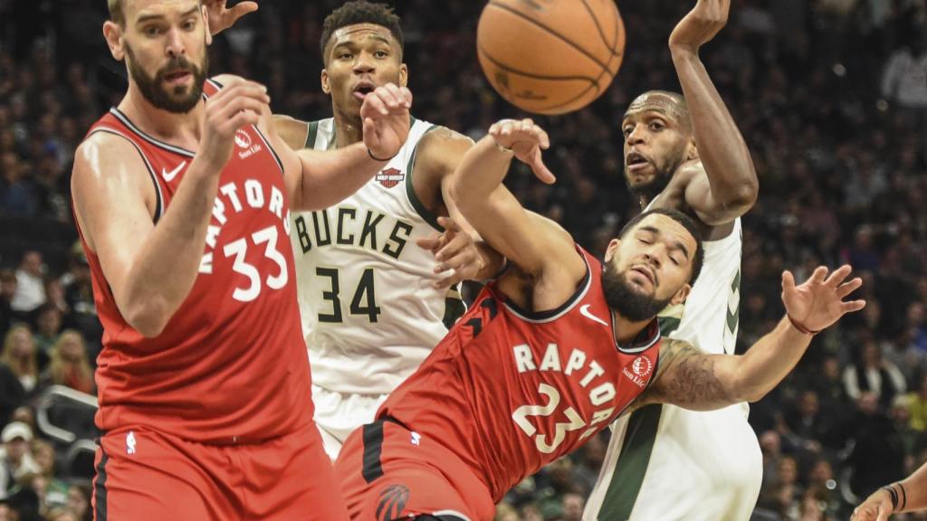 Marc Gasol con los Raptors ante los Bucks.