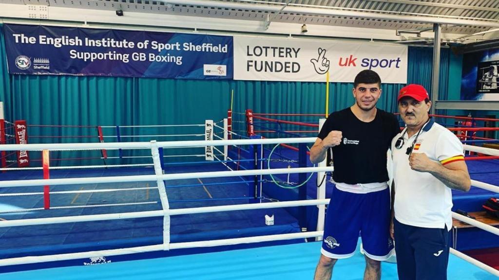 Gazi Jalidov junto a su entrenador