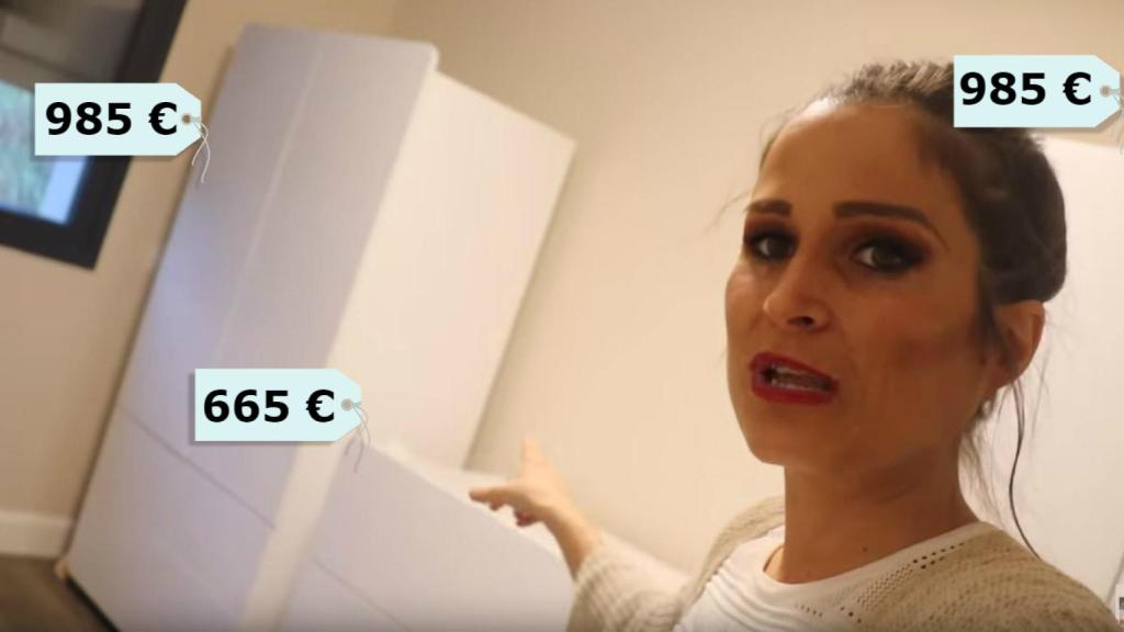 Verdeliss ha optado por los muebles blancos y minimalistas. En la imagen, dos armarios de 985 euros cada uno y una cómoda de 665 euros.