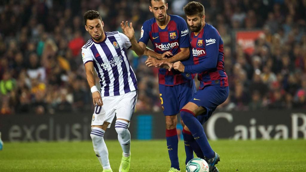 Busquets y Piqué.