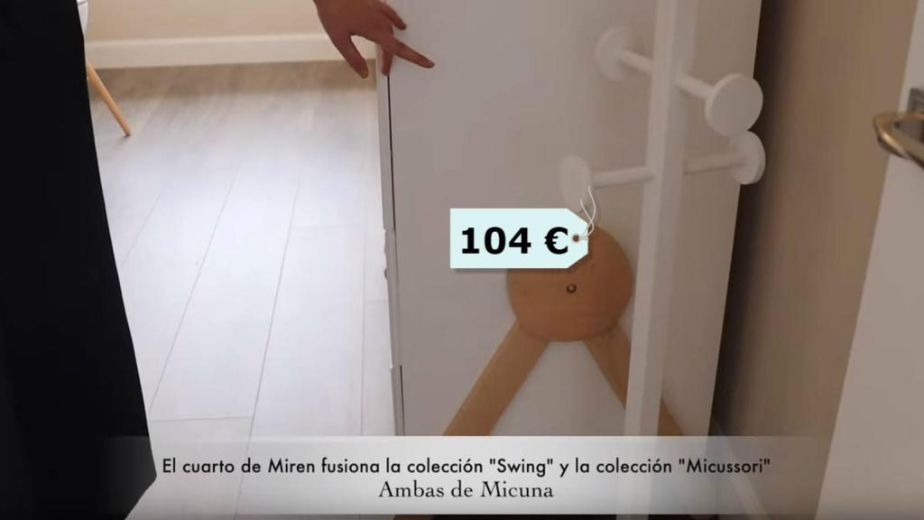 Detalle del perchero, valorado en 104 euros, que Verdeliss ha colocado al lado de un armario.
