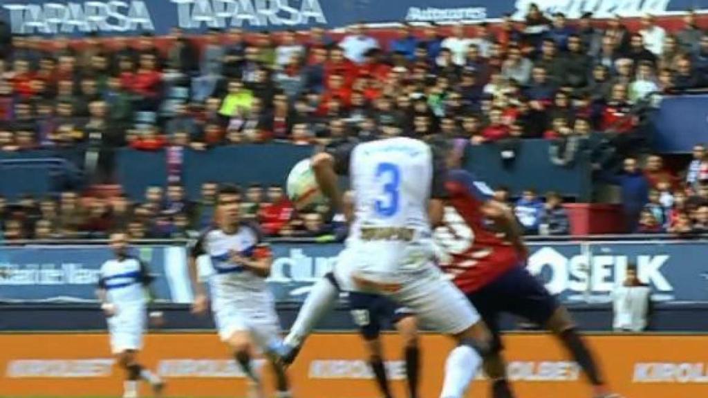 La mano de Rubén Duarte en el Osasuna - Alavés
