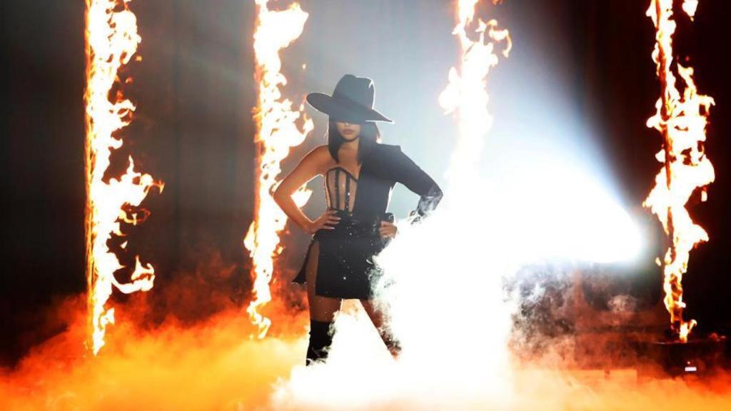 Becky G, maestra de ceremonias, en un momento de la gala.