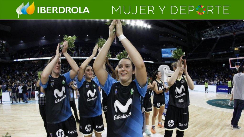 Las jugadoras del Estudiantes tras jugar en el WiZink Center