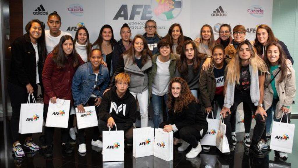 Jugadoras de Dépor en la reunión que decidió la huelga