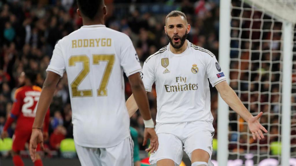 Benzema celebra con Rodrygo su primer gol ante el Galatasaray