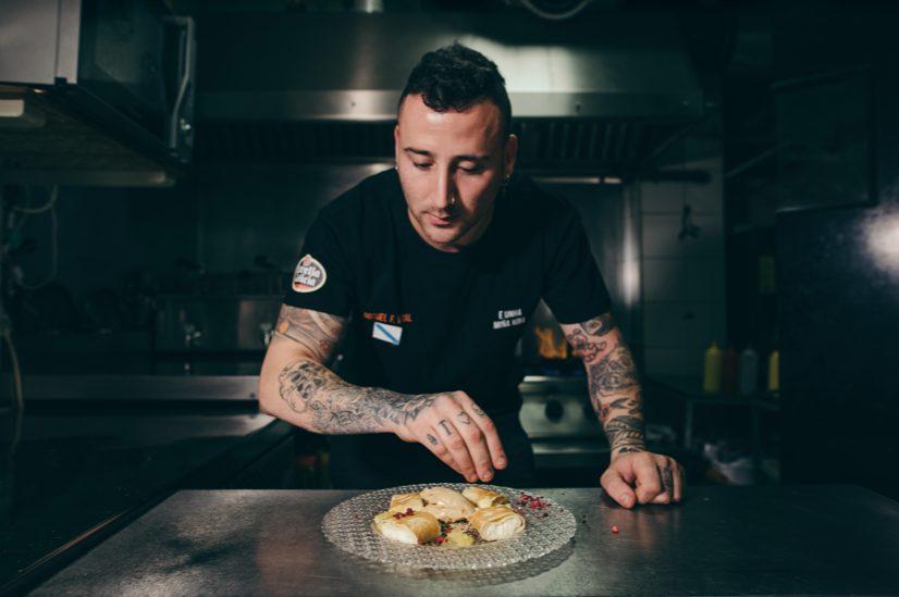 Miguel en la cocina (Foto: Juanma Alvarado)
