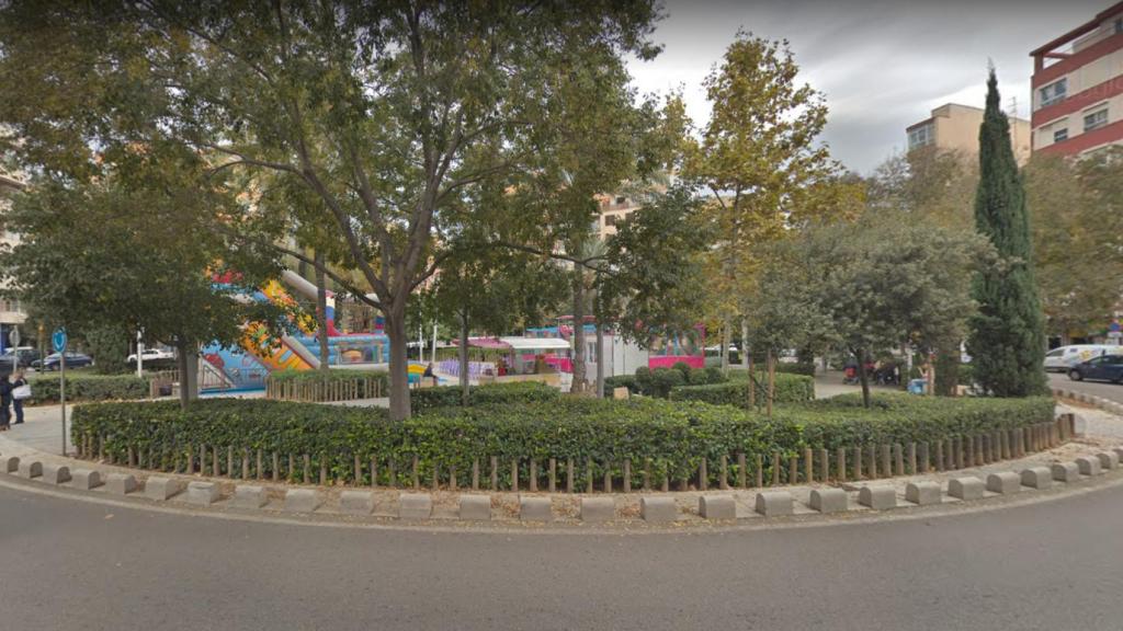 Los hechos ocurrieron en una transitada plaza de Mallorca.