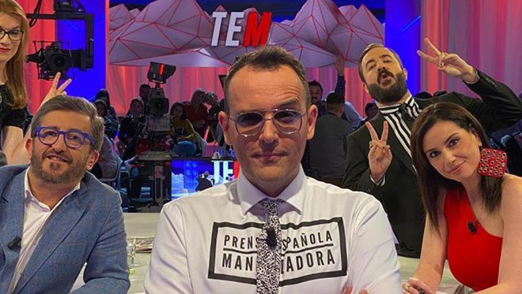 Risto ha lucido durante toda la semana una provocadora camisa en 'Todo es mentira'.