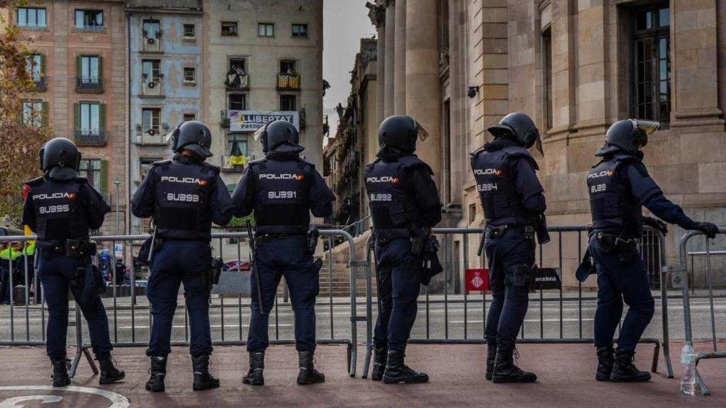 Policías nacionales en Cataluña, en una imagen de archivo.