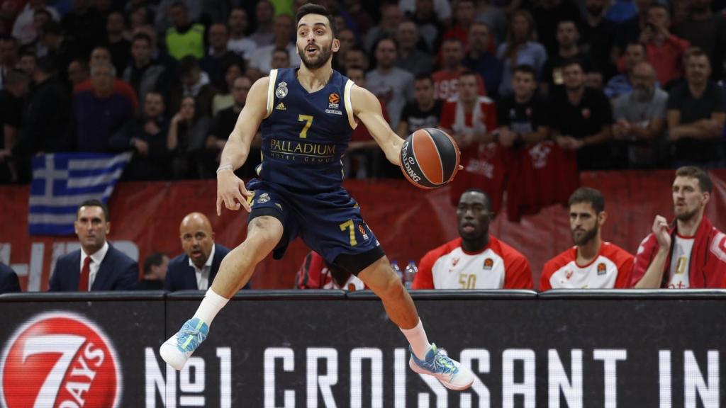 Campazzo, con la segunda equipación, durante un partido del Real Madrid en Euroliga