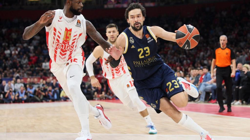 Llull penetra a canasta durante el partido entre el Real Madrid y el Estrella Roja en Euroliga