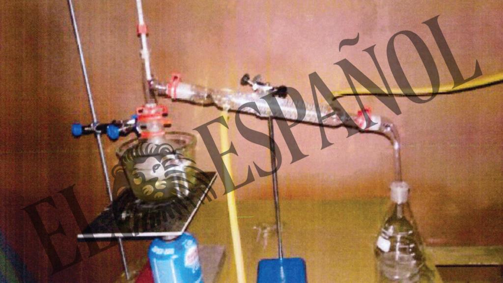 Fotograma de un vídeo en el que los CDR exhiben el proceso de elaboración de la Termita, un explosivo capaz de fundir metales pesados.