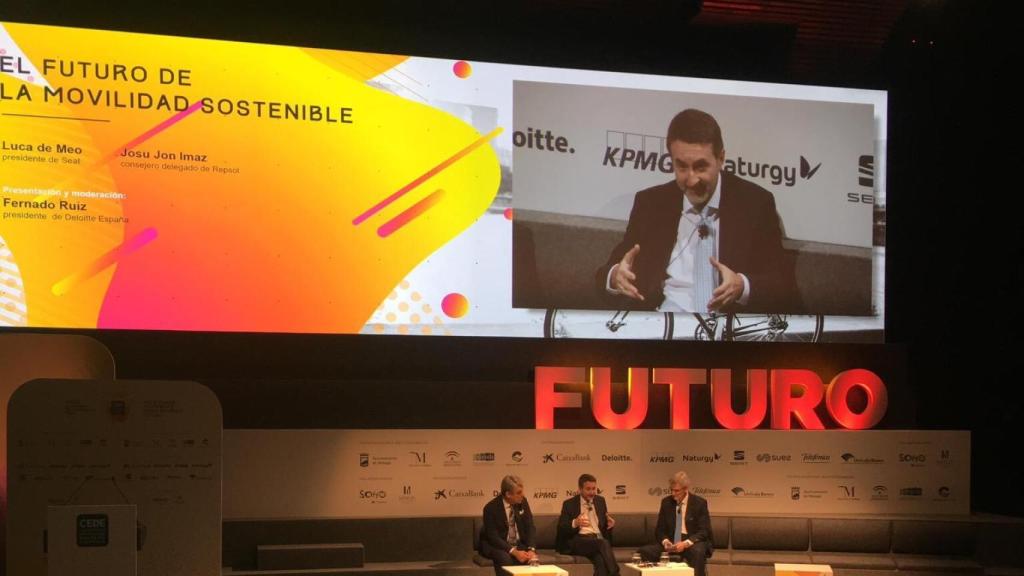 Josu Jon Imaz, consejero delegado de Repsol y el presidente de Seat, Luca de Meo.