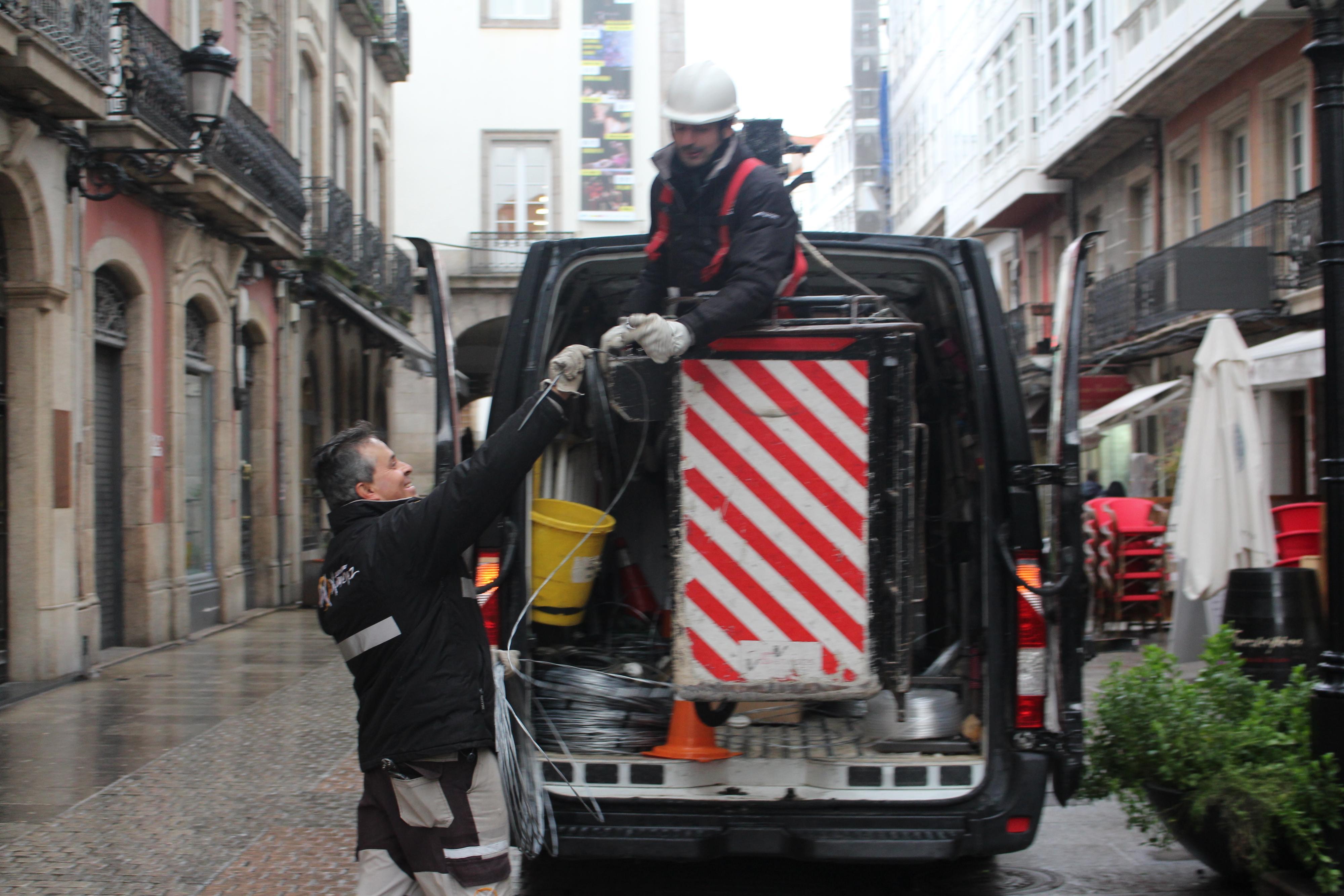 Primer equipo llegado de Córdoba para instalar la parte final del alumbrado (AN)