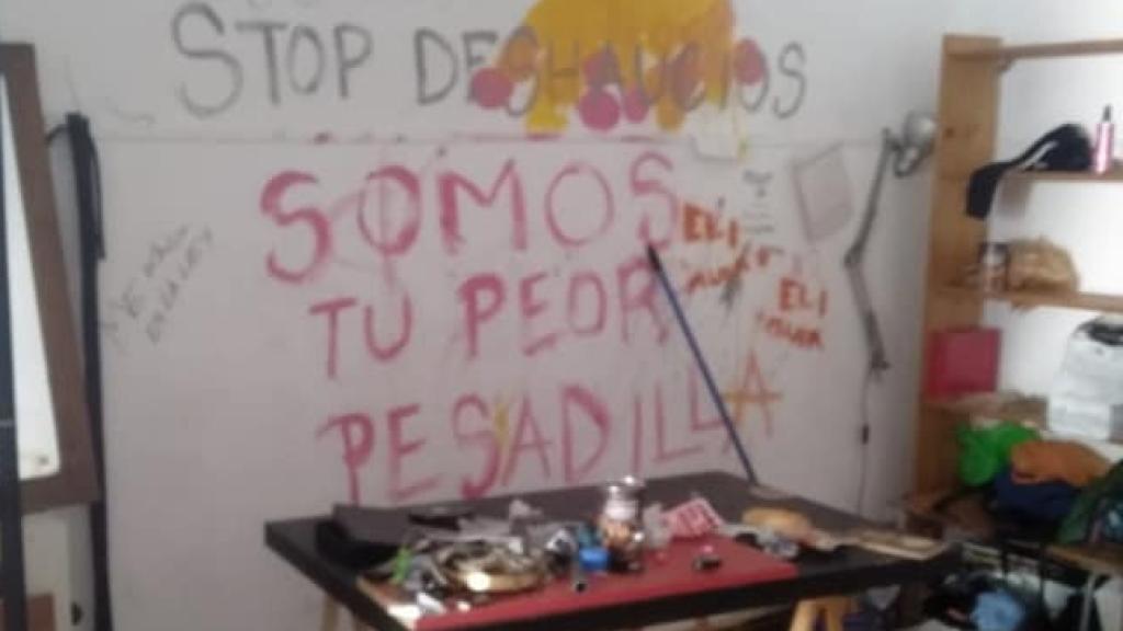 El  interior de una vivienda okupada, tras ser desalojada por una empresa especializada.