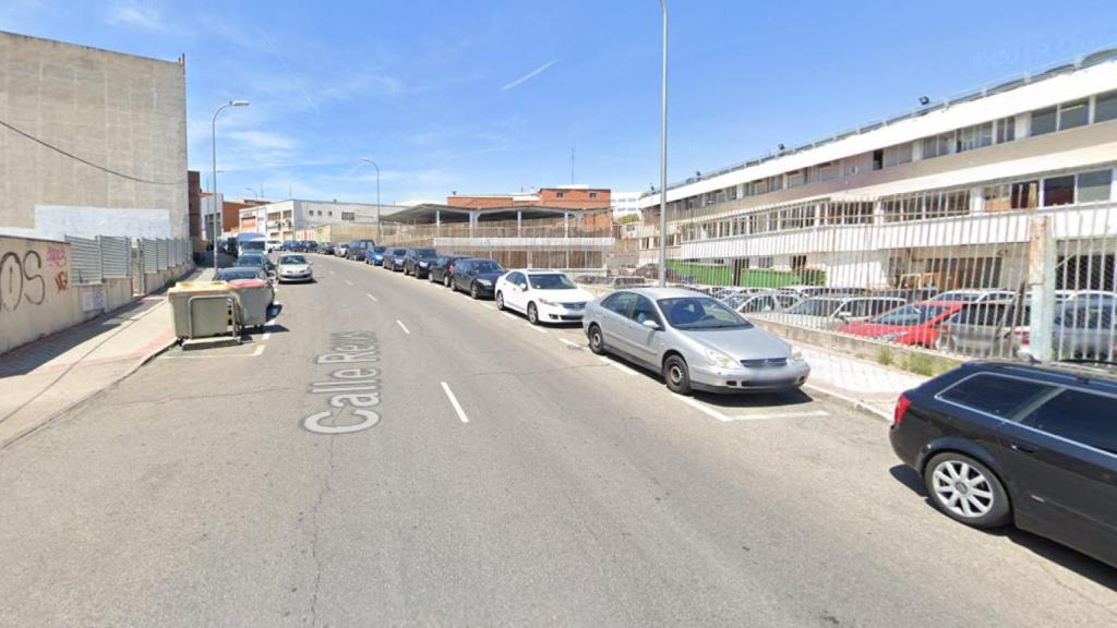 La iglesia se ubica en el polígono Carabanchel Alto.