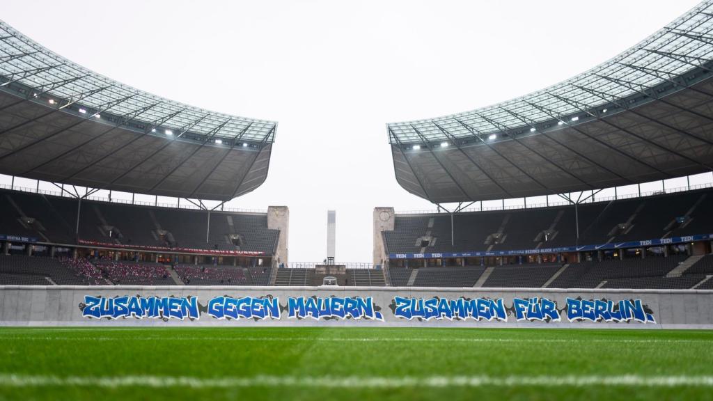 El acto del Hertha Berlin en el 30 aniversario de la caída del Muro