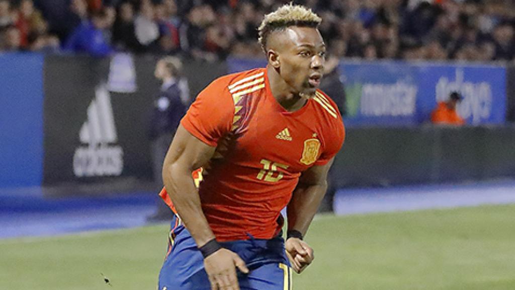 Adama Traoré, en un partido con España