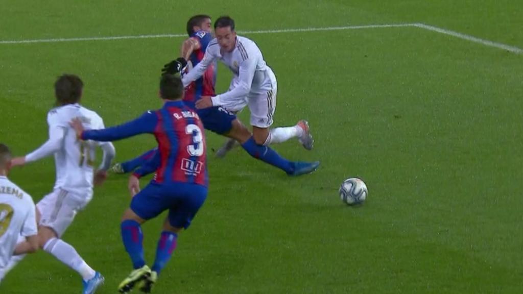 Penalti sobre Lucas Vázquez