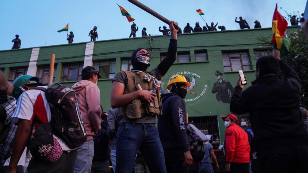 Los motines policiales se extienden por varias ciudades de Bolivia.