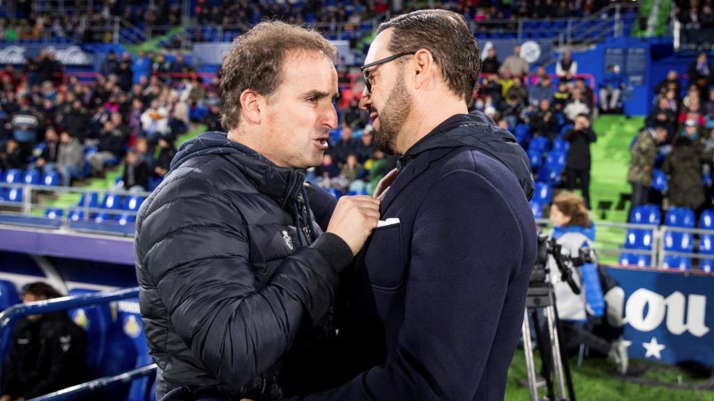 Arrasate y Bordalás se saludan antes del Getafe - Osasuna