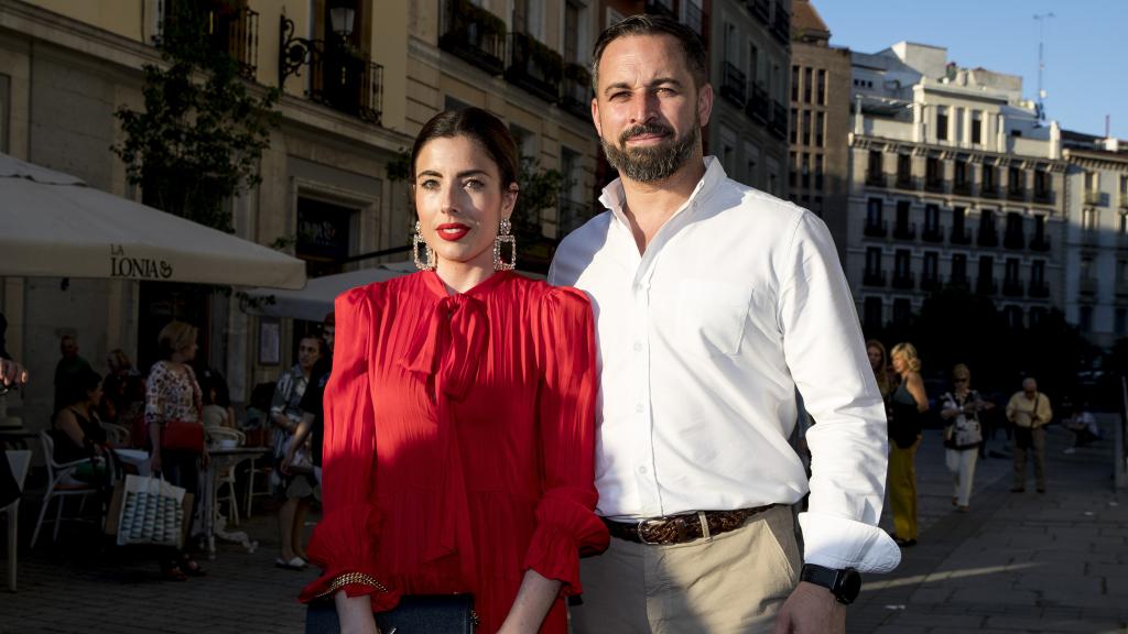 Santiago Abascal junto a Lidia Bedman, su actual esposa.