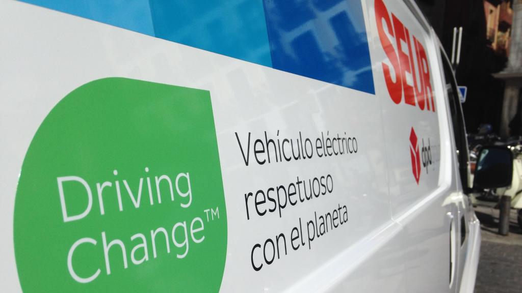 Vehículo de reparto urbano de la empresa.