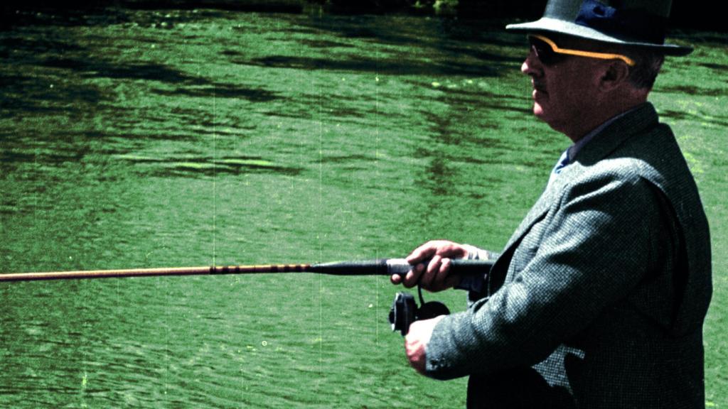 El dictador Franco, durante una de sus habituales jornadas de pesca.