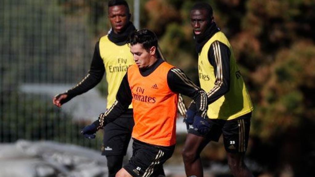 Brahim, junto a Vinicius y Mendy en el entrenamiento