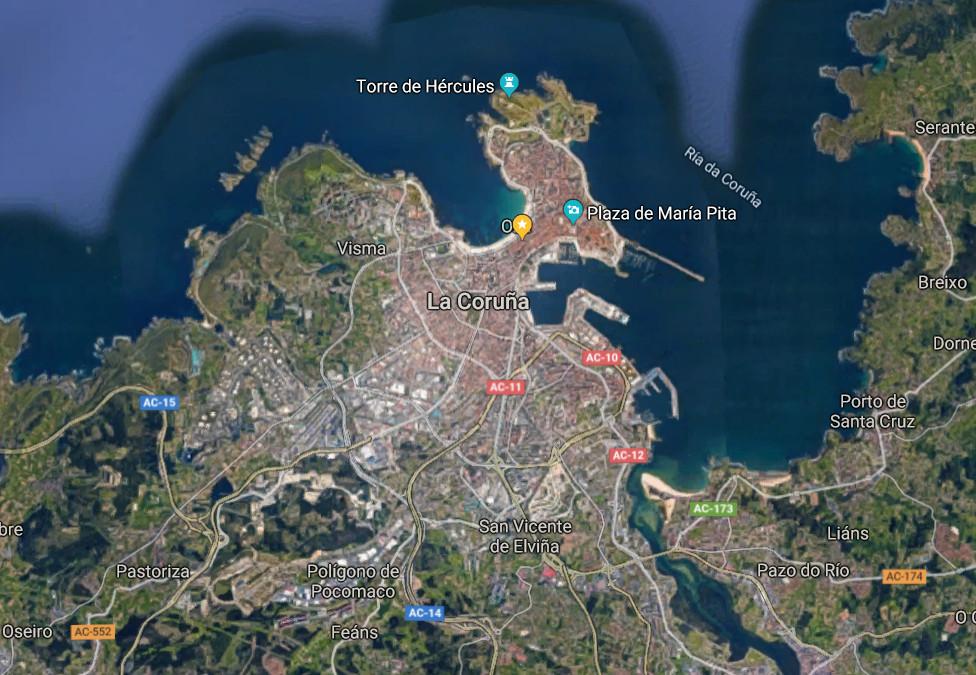 A Coruña está limitada por el parque de Bens y por la zona industrial de A Grela