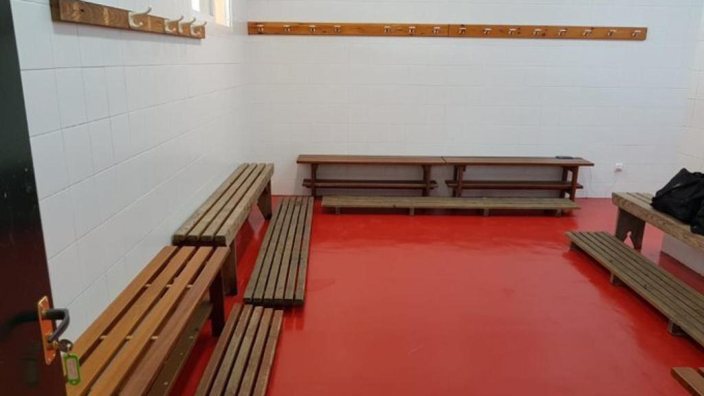 Un vestuario de un equipo de fútbol gallego