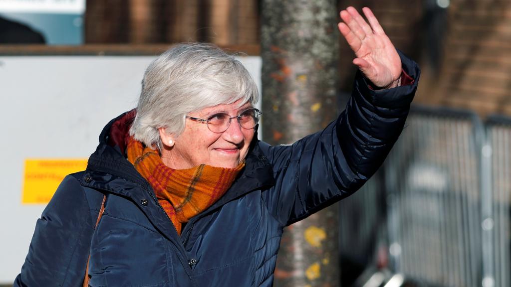 La exconsellera de Educación Clara Ponsatí antes de entregarse en una comisaría en Edimburgo.