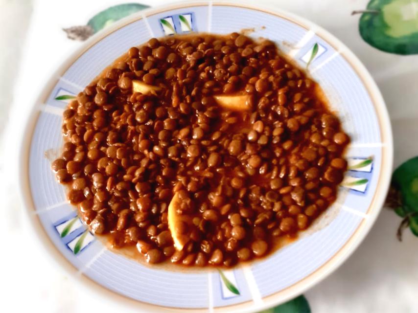 Lentejas vegetarianas con carne de heura.