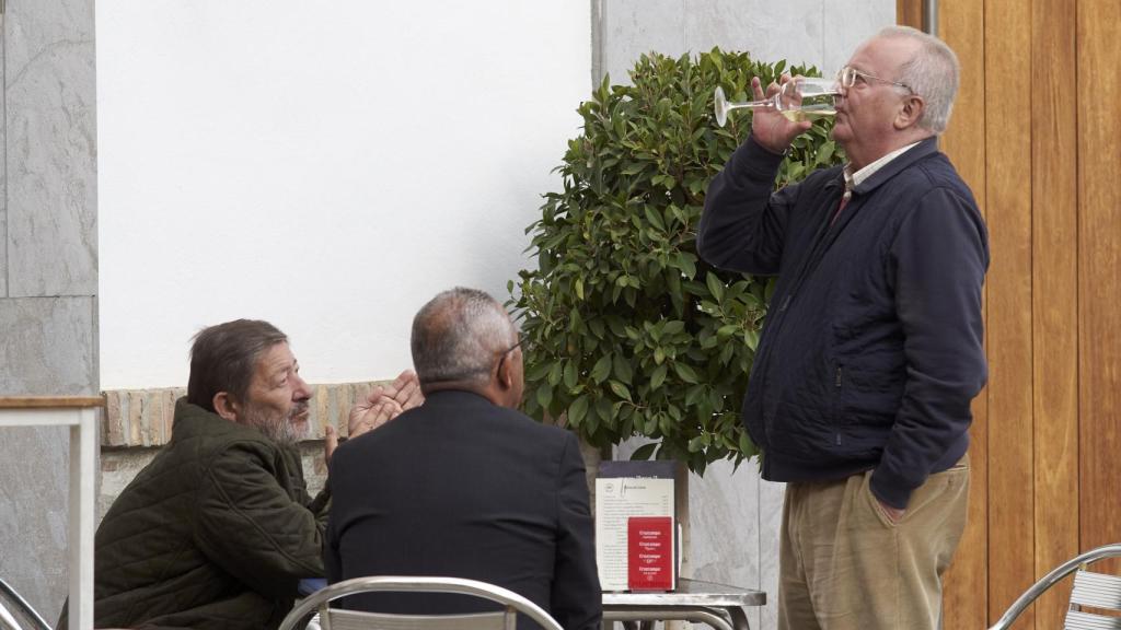 Francisco Javier Guerrero (i) y Antonio Fernández (de pie) justo antes de despedirse.