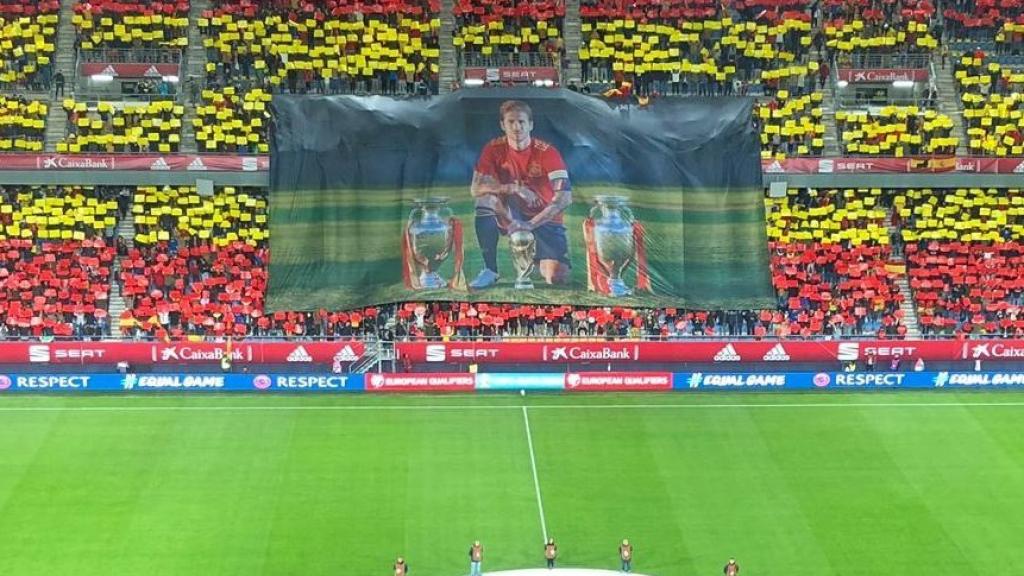Tifo homenaje a Sergio Ramos con la selección española