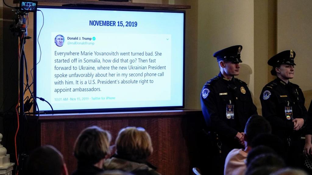 El tuit del presidente de EEUU contra Marie Yovanovitch, en la declaración sobre el impeachment.