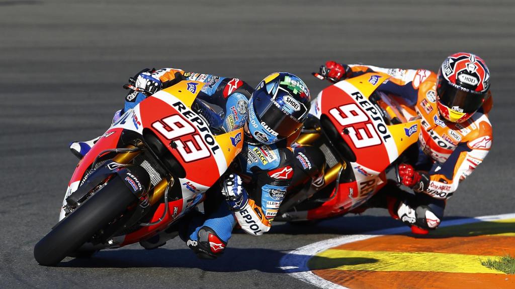 Álex y Marc Márquez ruedan juntos en el circuito Ricardo Tormo de Cheste, en 2014.