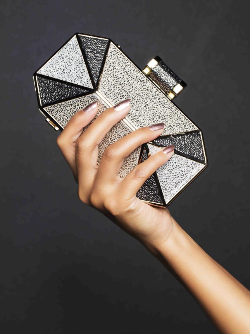 Imagen de uña pintadas con Bodyguard.