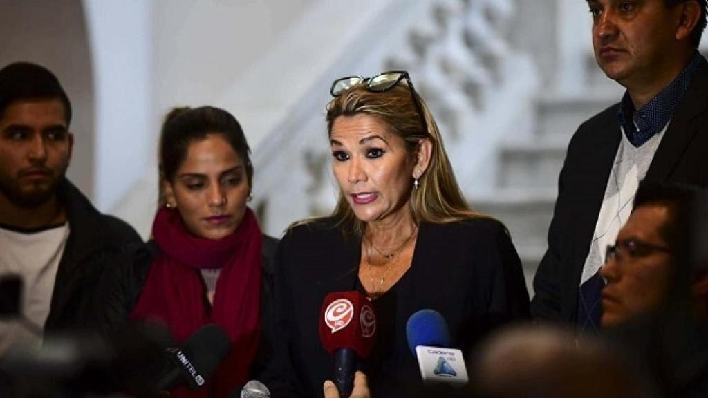 Jeanine Áñez, en una rueda de prensa.
