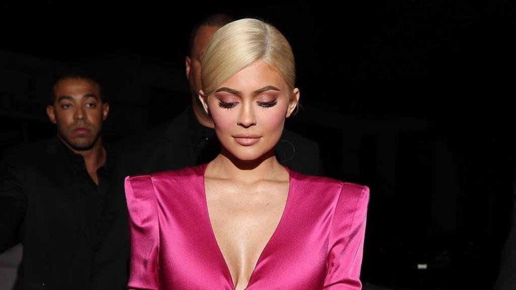 kylie jenner cuando se tiñó de rubia.