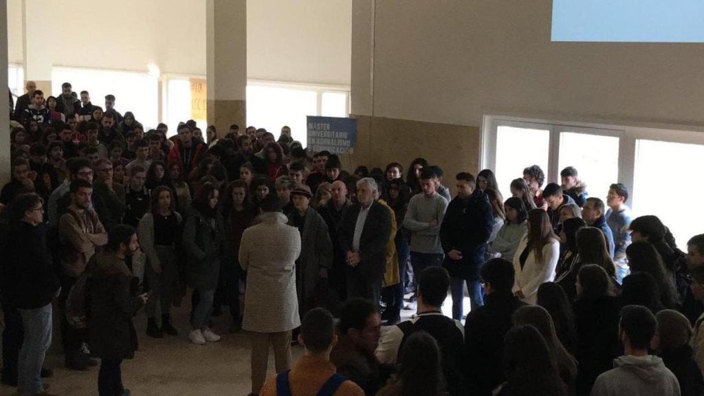 Minuto de silencio este mediodía en su Facultad