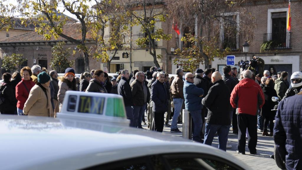 Concentración en la Plaza de Cervantes en recuerdo de Jose Luis Espada.