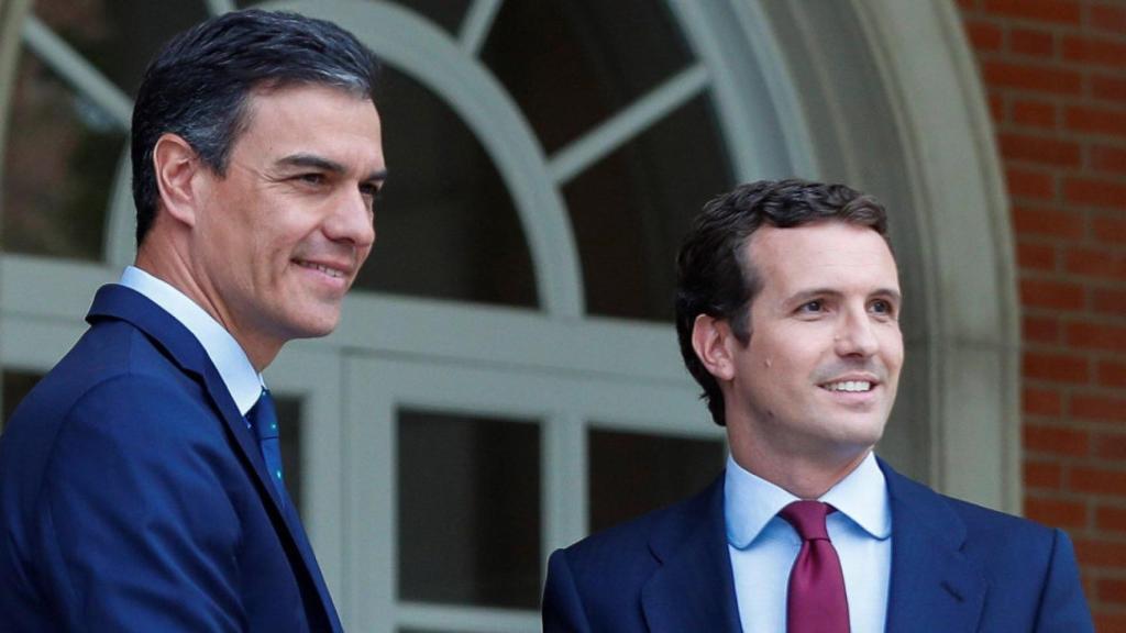 Pablo Casado y Pedro Sánchez en La Moncloa
